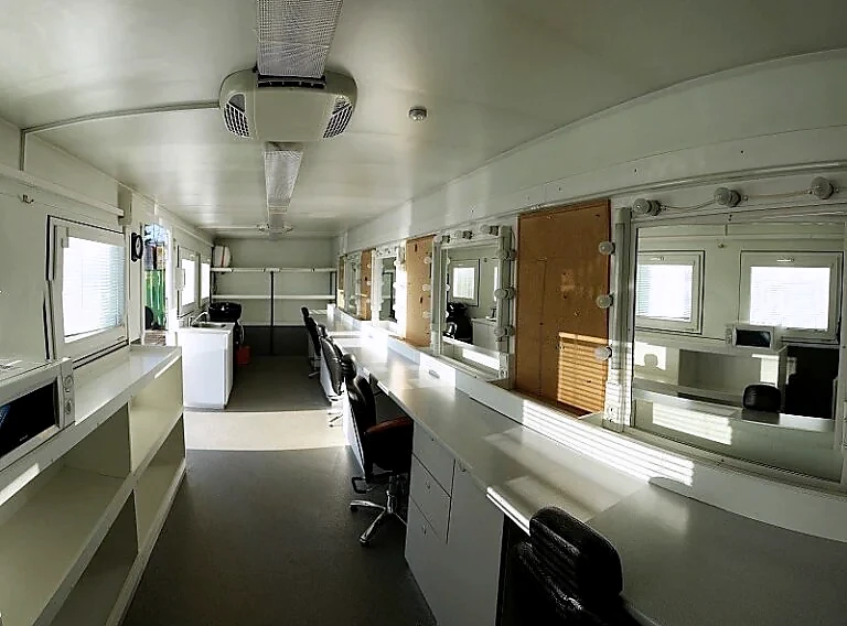 MAKE-UP 9 — equipment 3
