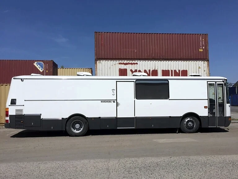 WARDROBE 16 — exteriér 2