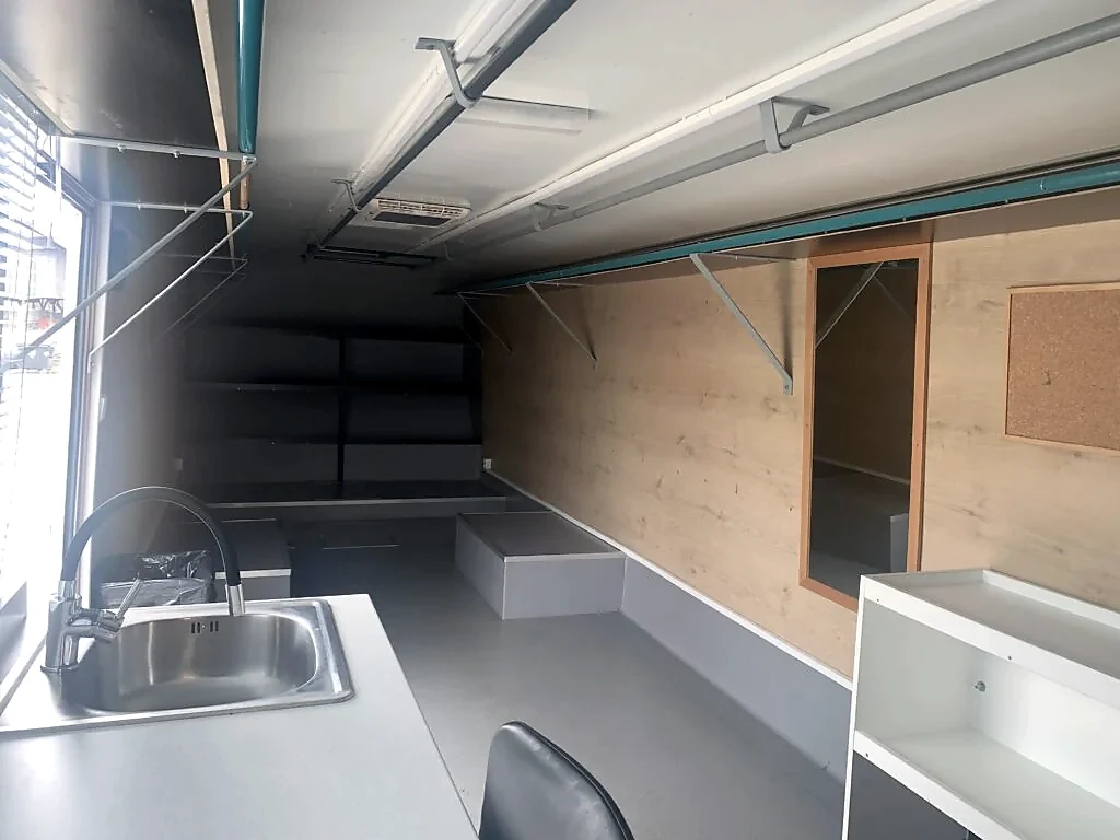 WARDROBE 18 — exteriér 2